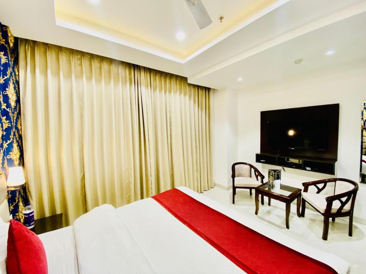 Blueberry Zirakpur-a Family With Spacious And Hygenic Hotel