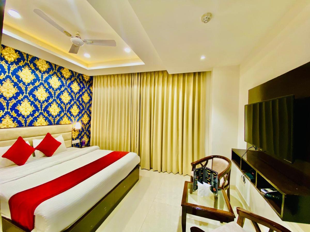 Hotel Blueberry Zirakpur-a Family With Spacious And Hygenic Chandigarh
