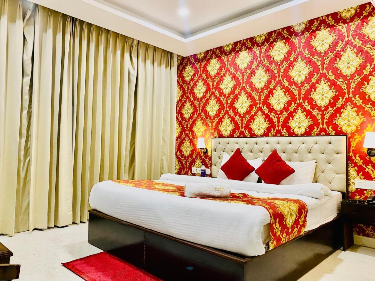 Blueberry Zirakpur-a Family With Spacious And Hygenic 4* Chandigarh